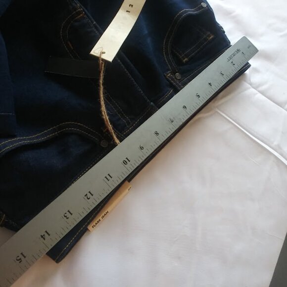 Studio 12 women's size 7 dark blue flare jeans - Picture 7 of 13